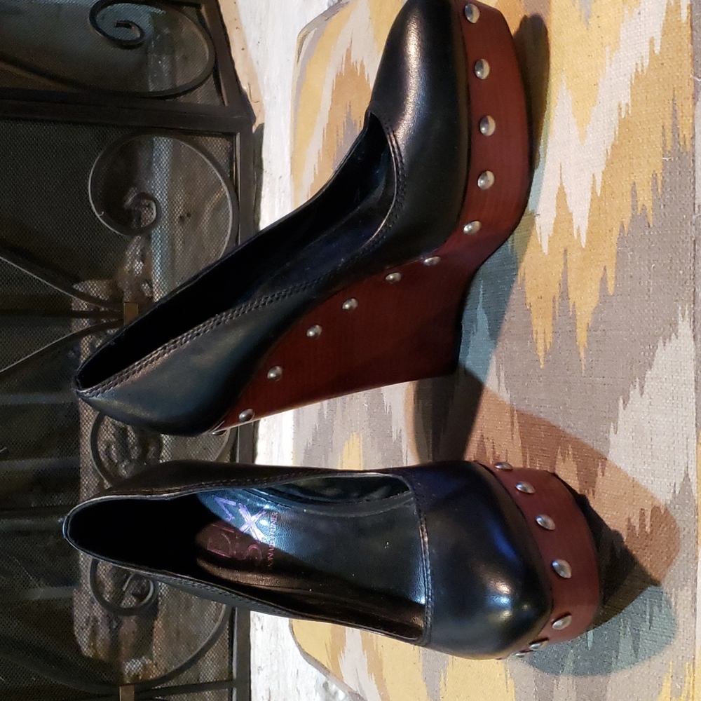 Donald J Pliner wedge heels 6.5